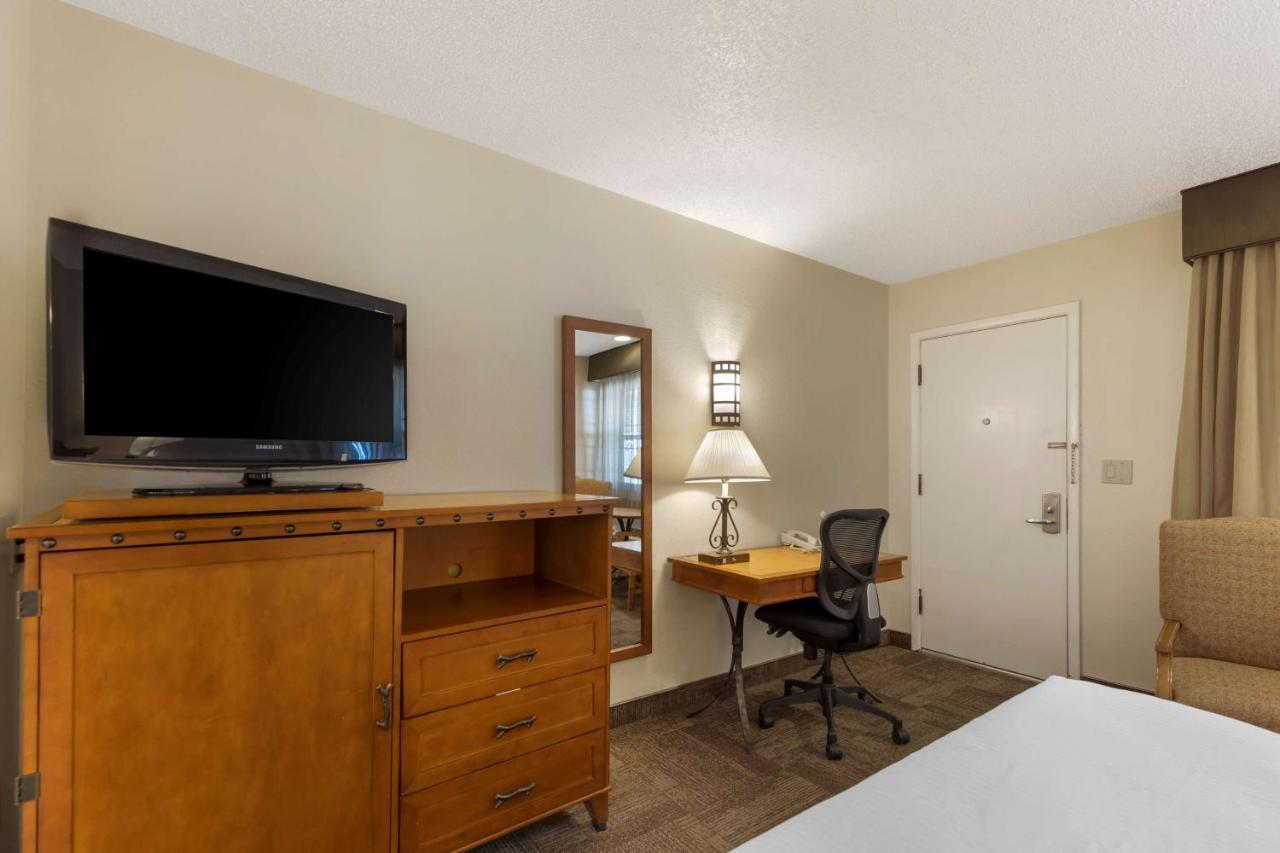 Best Western Pioneer Lusk Bagian luar foto